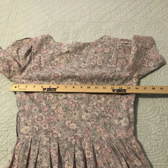 Vintage Laura Ashley lilac floral print prairie cottage dress. Size 8. - Picture 9 of 14